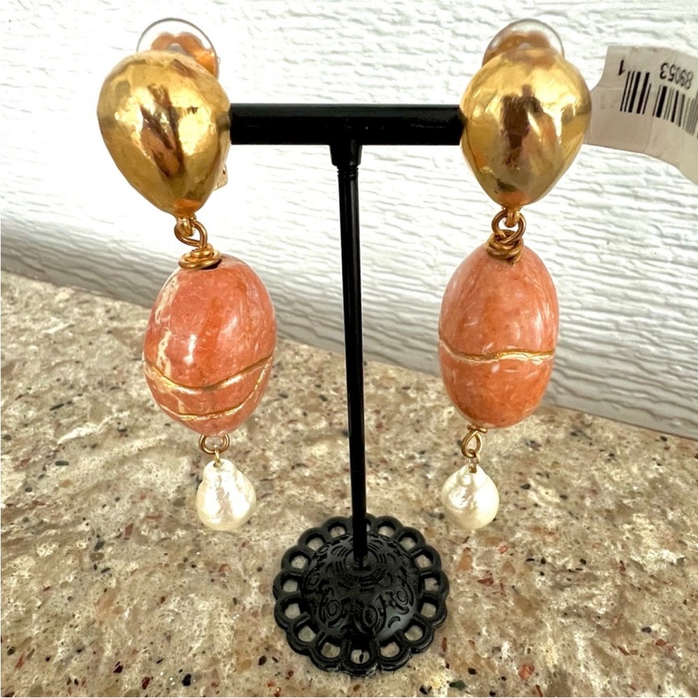 Oscar de la Renta Pinkish Peach Gold Rare Kintsugi Clip-On Pearl Stone Earrings